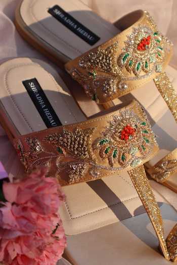 Buy_Shradha Hedau Footwear Couture_Beige Anya Embroidered Kolhapuri Mules 