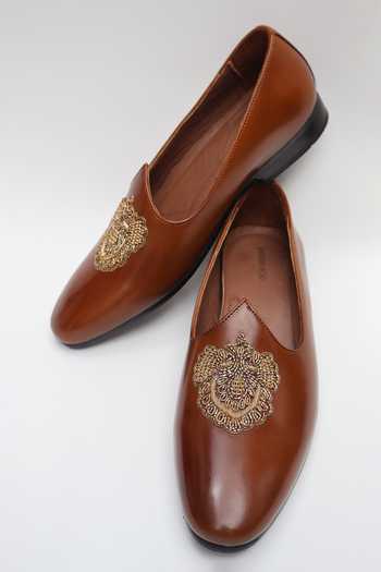 Shradha Hedau Footwear Couture Adhiraj Crest Motif Almond Toe Loafers 