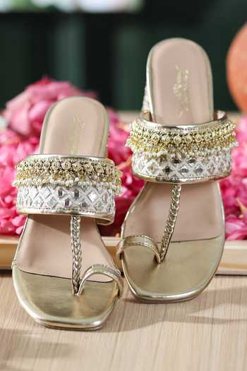 5elements Tavishi Embroidered Kolhapuri Heels 