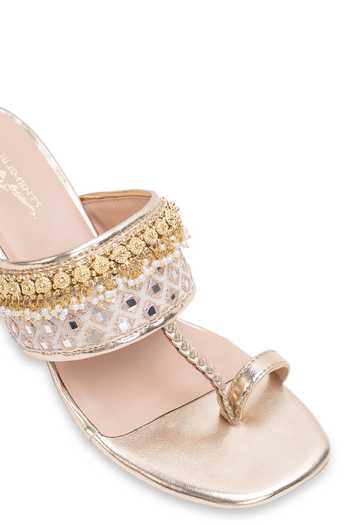 Shop_5elements_Gold Tavishi Embroidered Kolhapuri Heels 