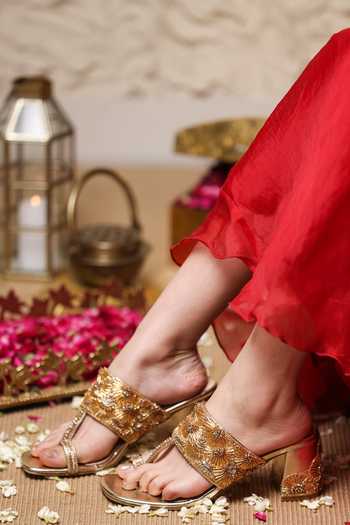 Buy 5elements Gold Ridhya Embroidered Kolhapuri Heels Buy_5elements_Gold Ridhya Embroidered Kolhapuri Heels