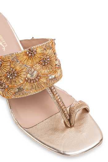 Shop 5elements Gold Ridhya Embroidered Kolhapuri Heels Shop_5elements_Gold Ridhya Embroidered Kolhapuri Heels