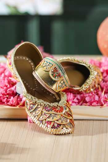 Shop_5elements_Multi Color Vireya Embroidered Juttis _Online_at_Aza_Fashions