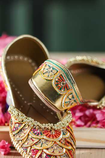 Buy_5elements_Multi Color Vireya Embroidered Juttis 