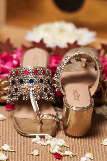 Shop 5elements Gold Mehrasa Embroidered Kolhapuri Heels Online at Aza Fashions Shop_5elements_Gold Mehrasa Embroidered Kolhapuri Heels _Online_at_Aza_Fashions