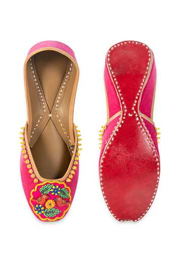 5elements Gulnaar Embroidered Juttis 
