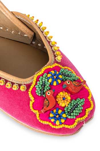 Shop_5elements_Pink Gulnaar Embroidered Juttis 