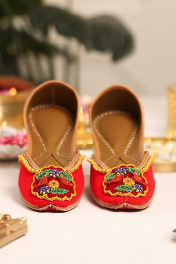 5elements Surkhgul Embroidered Juttis 