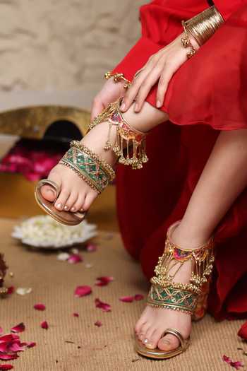 Buy 5elements Gold Aafreen Embroidered Heels Buy_5elements_Gold Aafreen Embroidered Heels
