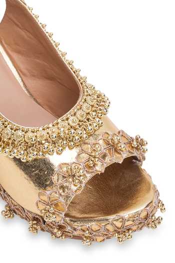 Buy 5elements Gold Kanaklata Embroidered Wedges Buy_5elements_Gold Kanaklata Embroidered Wedges