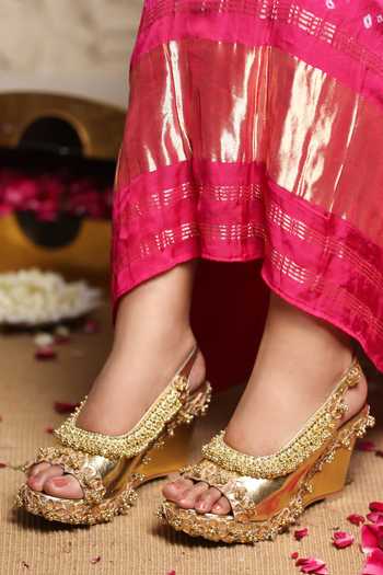 Shop 5elements Gold Kanaklata Embroidered Wedges Shop_5elements_Gold Kanaklata Embroidered Wedges
