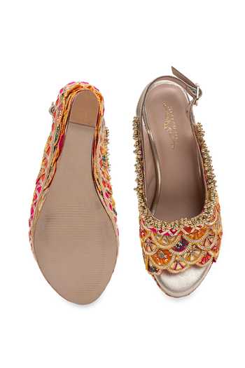 5elements Akira Embroidered Wedges 