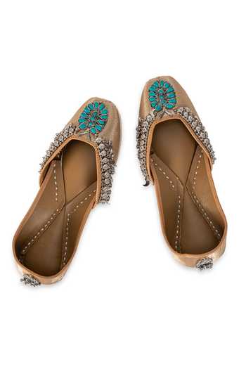 Shop 5elements Gold Tavishi Embroidered Juttis Online at Aza Fashions Shop_5elements_Gold Tavishi Embroidered Juttis _Online_at_Aza_Fashions
