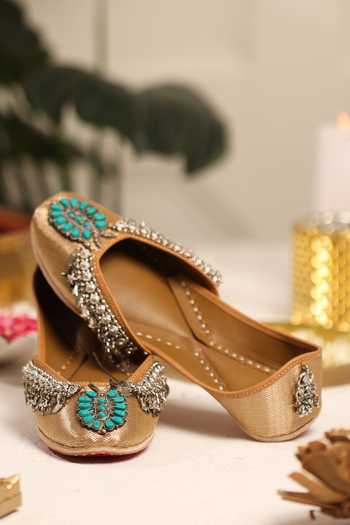 5elements Gold Tavishi Embroidered Juttis at Aza Fashions 5elements_Gold Tavishi Embroidered Juttis _at_Aza_Fashions