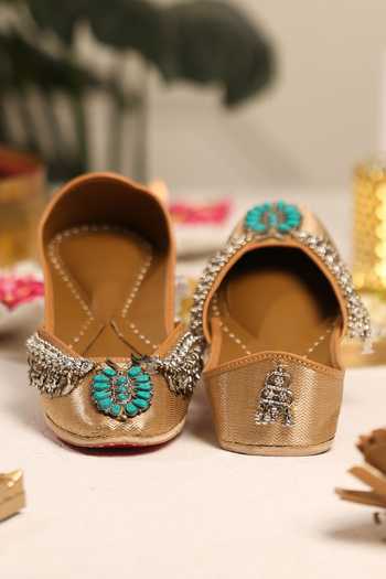Buy 5elements Gold Tavishi Embroidered Juttis Buy_5elements_Gold Tavishi Embroidered Juttis