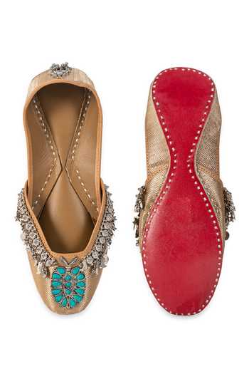 5elements Tavishi Embroidered Juttis 