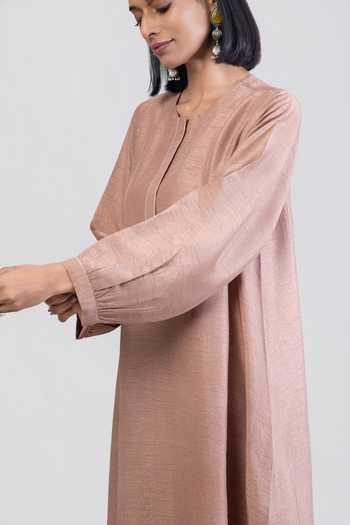 Tuli Beige Silk, Cotton Round Neck, Yes Zoya Straight Dola Kurta And Pant Set at Aza Fashions Tuli_Beige Silk, Cotton Round Neck, Yes Zoya Straight Dola Kurta And Pant Set _at_Aza_Fashions