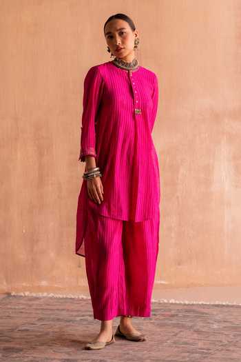 Swatti Kapoor_Pink Handloom Cotton Gokul Handwoven Pleated Pant _at_Aza_Fashions