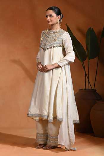Rishi and Vibhuti Ivory Silk, Organza, Tissue Round Neck Lace Work Anarkali Pant Set at Aza Fashions Rishi and Vibhuti_Ivory Silk, Organza, Tissue Round Neck Lace Work Anarkali Pant Set _at_Aza_Fashions