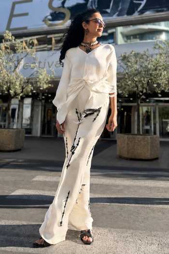 Dilnaz Ivory Satin V-neck Draped Kaftan at Aza Fashions Dilnaz_Ivory Satin V-neck Draped Kaftan _at_Aza_Fashions