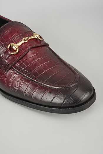 Buy SALIL BHATIA Burgundy Croc Embossed Leather Loafers Online at Aza Fashions Buy_SALIL BHATIA_Burgundy Croc Embossed Leather Loafers _Online_at_Aza_Fashions