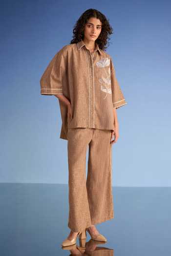 Shop Dash And Dot Brown Cotton, Polyester Collared Neck Floral Applique Linen Textured Shirt Shop_Dash And Dot_Brown Cotton, Polyester Collared Neck Floral Applique Linen Textured Shirt