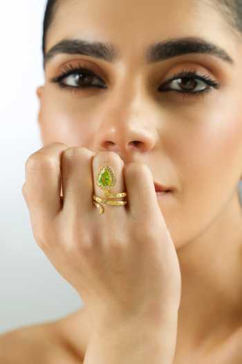 MAALICIOUS JEWELRY Gilded Coil Peridot August Birthstone Ring 