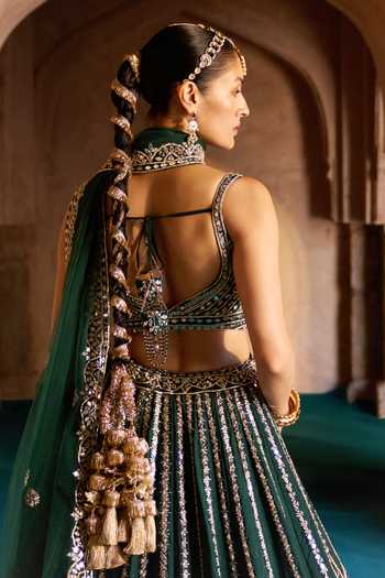 Buy_ANGAD SINGH_Emerald Green Silk Sweetheart Neck Zamurrud Embroidered Raw Lehenga Set _Online_at_Aza_Fashions