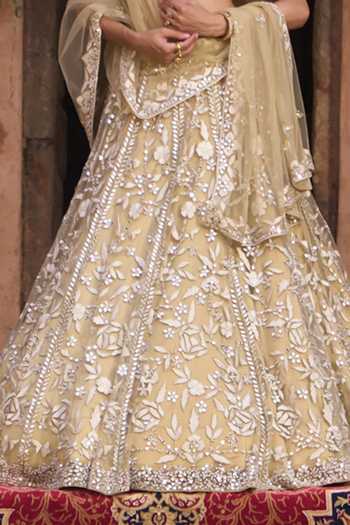 Buy_ANGAD SINGH_Gold Net V-neck Basant Floral Embroidered Lehenga Set 