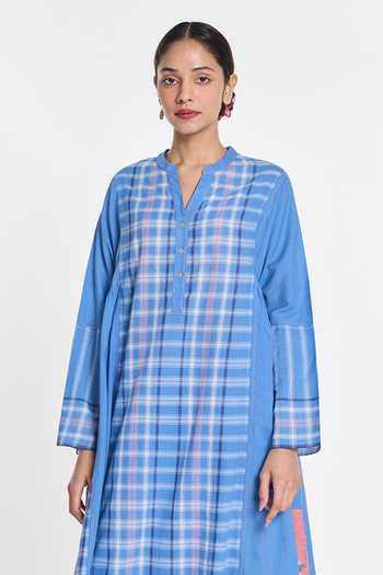 Payal Pratap Blue Handloom Cotton Mandarin Collar, Split V-neck Browallia Patchwork Tunic Online at Aza Fashions Payal Pratap_Blue Handloom Cotton Mandarin Collar, Split V-neck Browallia Patchwork Tunic _Online_at_Aza_Fashions