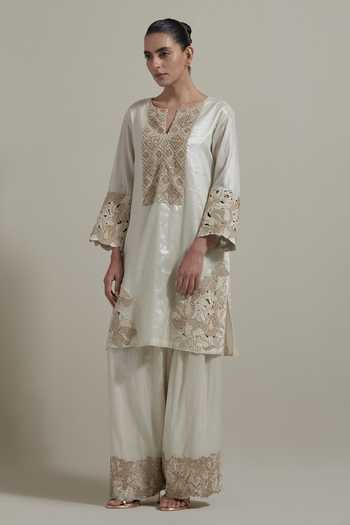 Kavita Bhartia Ivory Tissue Split V-neck Embroidered Kurta And Salwar Set Online at Aza Fashions Kavita Bhartia_Ivory Tissue Split V-neck Embroidered Kurta And Salwar Set _Online_at_Aza_Fashions