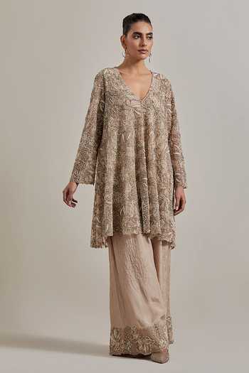 Shop Kavita Bhartia Gold Silk, Organza, Net V-neck, Yes Hand Embellished Kurta Set Online at Aza Fashions Shop_Kavita Bhartia_Gold Silk, Organza, Net V-neck, Yes Hand Embellished Kurta Set _Online_at_Aza_Fashions