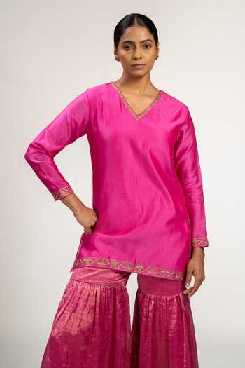 Shop KAJAL AGRAWAL Pink Silk, , Silk, Organza V-neck Handwoven Kurta Set Online at Aza Fashions Shop_KAJAL AGRAWAL_Pink Silk, , Silk, Organza V-neck Handwoven Kurta Set _Online_at_Aza_Fashions
