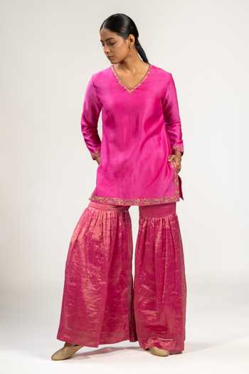 KAJAL AGRAWAL Pink Silk, , Silk, Organza V-neck Handwoven Kurta Set at Aza Fashions KAJAL AGRAWAL_Pink Silk, , Silk, Organza V-neck Handwoven Kurta Set _at_Aza_Fashions