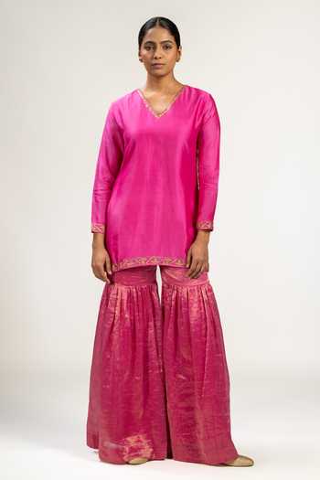 Buy KAJAL AGRAWAL Pink Silk, , Silk, Organza V-neck Handwoven Kurta Set Buy_KAJAL AGRAWAL_Pink Silk, , Silk, Organza V-neck Handwoven Kurta Set