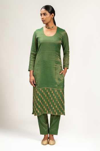 Buy KAJAL AGRAWAL Green Chanderi Scoop Neck, Yes Handwoven Zari Kurta Set Online at Aza Fashions Buy_KAJAL AGRAWAL_Green Chanderi Scoop Neck, Yes Handwoven Zari Kurta Set _Online_at_Aza_Fashions