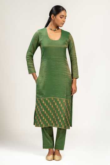 Buy KAJAL AGRAWAL Green Chanderi Scoop Neck, Yes Handwoven Zari Kurta Set Buy_KAJAL AGRAWAL_Green Chanderi Scoop Neck, Yes Handwoven Zari Kurta Set