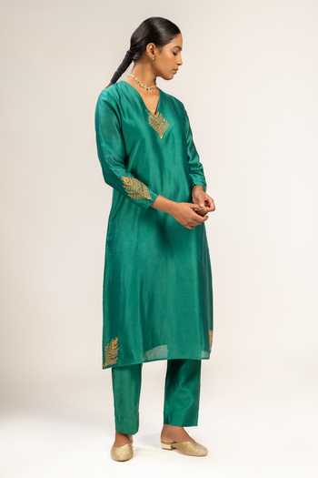 Buy KAJAL AGRAWAL Green Silk, , Silk, Organza V-neck Marodi Handwoven Kurta Set Online at Aza Fashions Buy_KAJAL AGRAWAL_Green Silk, , Silk, Organza V-neck Marodi Handwoven Kurta Set _Online_at_Aza_Fashions