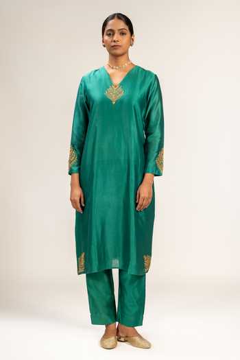 Shop KAJAL AGRAWAL Green Silk, , Silk, Organza V-neck Marodi Handwoven Kurta Set Online at Aza Fashions Shop_KAJAL AGRAWAL_Green Silk, , Silk, Organza V-neck Marodi Handwoven Kurta Set _Online_at_Aza_Fashions