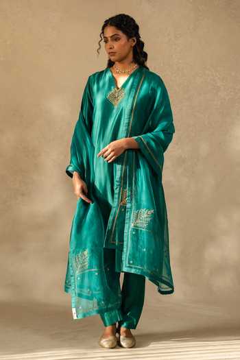 KAJAL AGRAWAL Marodi Handwoven Chanderi Silk Kurta Set 