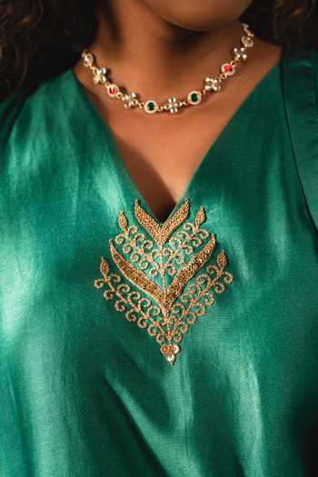 Buy KAJAL AGRAWAL Green Silk, , Silk, Organza V-neck Marodi Handwoven Kurta Set Buy_KAJAL AGRAWAL_Green Silk, , Silk, Organza V-neck Marodi Handwoven Kurta Set