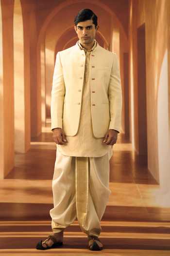 Vivek Karunakaran Kanjeevaram Muhurtham Panchagajam Dhoti 