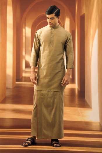 Vivek Karunakaran Zig Zag Textured Border Veshti 