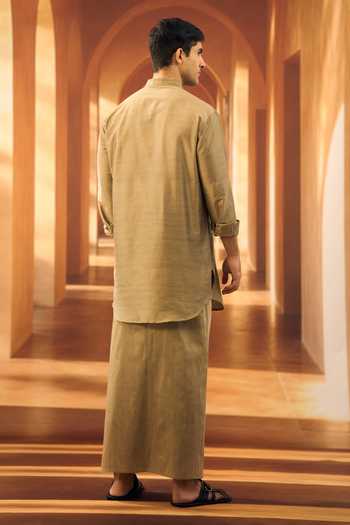 Vivek Karunakaran Zig Zag Textured Border Veshti 