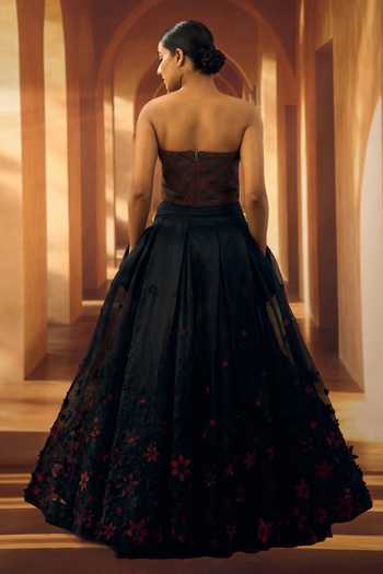 Shop Vivek Karunakaran Black Organza Bandeau Neck Embroidered Corset And Lehenga Set at Aza Fashions Shop_Vivek Karunakaran_Black Organza Bandeau Neck Embroidered Corset And Lehenga Set _at_Aza_Fashions