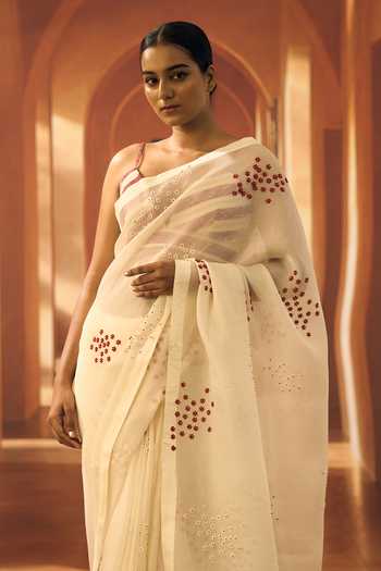 Vivek Karunakaran Off White Organza Flower Applique Embroidered Saree Online at Aza Fashions Vivek Karunakaran_Off White Organza Flower Applique Embroidered Saree _Online_at_Aza_Fashions