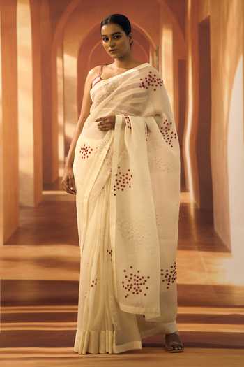 Buy Vivek Karunakaran Off White Organza Flower Applique Embroidered Saree Online at Aza Fashions Buy_Vivek Karunakaran_Off White Organza Flower Applique Embroidered Saree _Online_at_Aza_Fashions