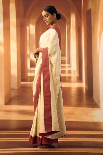 Vivek Karunakaran_Cream Silk, Cotton Bandeau Neck Malli Mozhi Print Saree With Blouse _Online_at_Aza_Fashions