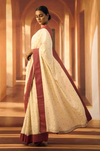Buy Vivek Karunakaran Cream Silk Malli Mozhi Print Saree Buy_Vivek Karunakaran_Cream Silk Malli Mozhi Print Saree