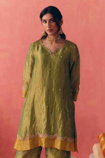 Buy Mirasa Green , Tissue, Organza V-neck Evara Embroidered Kurta Set Online at Aza Fashions Buy_Mirasa_Green , Tissue, Organza V-neck Evara Embroidered Kurta Set _Online_at_Aza_Fashions